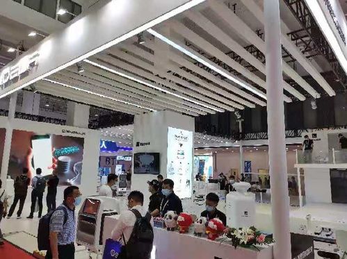 坎德拉科技分体式机器人亮相机器人大会 以创新设计开启智慧生活新篇章